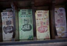 Pros and Cons of Opening a Bank Account in Mexico