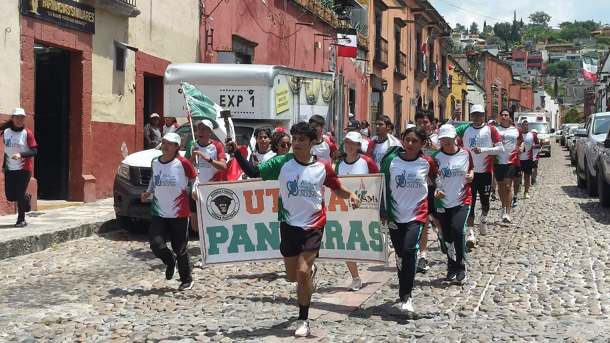 Libertarian flame arrives in San Miguel de Allende after a 65-kilometer journey.
