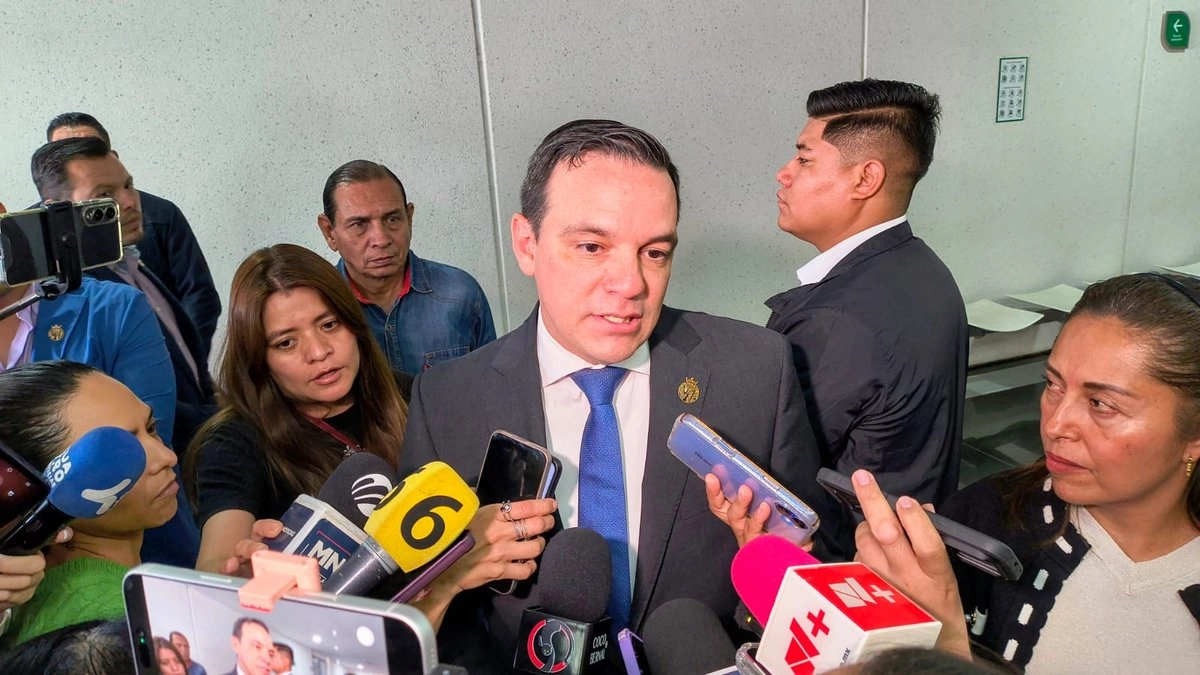 Acting on FBI information, authorities seized chemical precursors while dismantling a “narco-lab” in Acámbaro, Guanajuato.